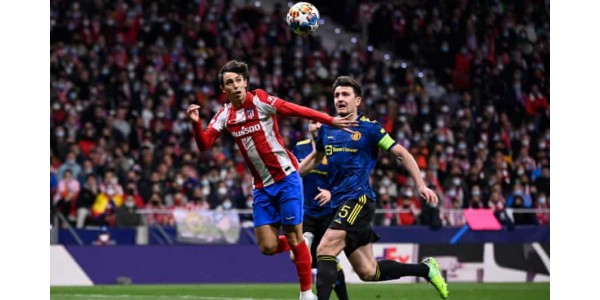 I giocatori portoghesi rappresentano i doveri di diverse maglie n. 7